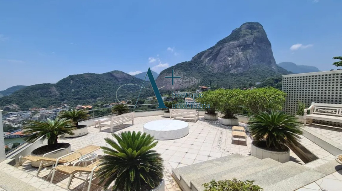 Casa Arrojada com Heliponto e Discoteca: A Vista Panorâmica Mais Exclusiva da Barra da Tijuca.