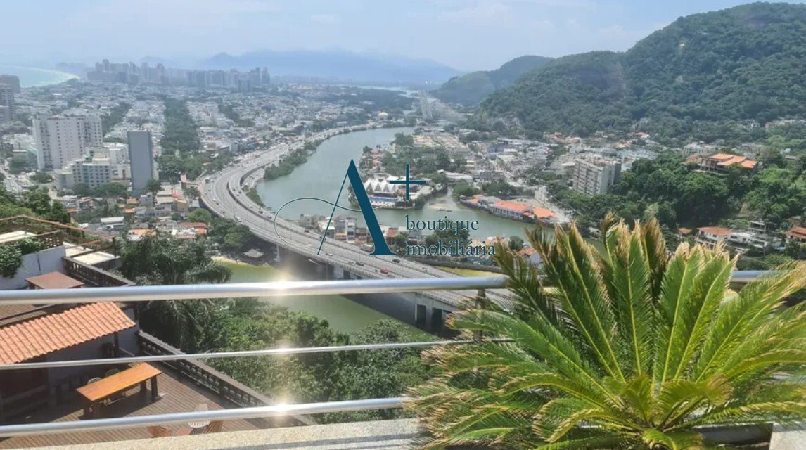Casa Arrojada com Heliponto e Discoteca: A Vista Panorâmica Mais Exclusiva da Barra da Tijuca.