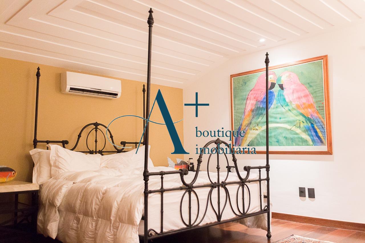 Mansão com Vista Cinematográfica em Búzios: Um Santuário de Design e Luxo sobre Geribá.