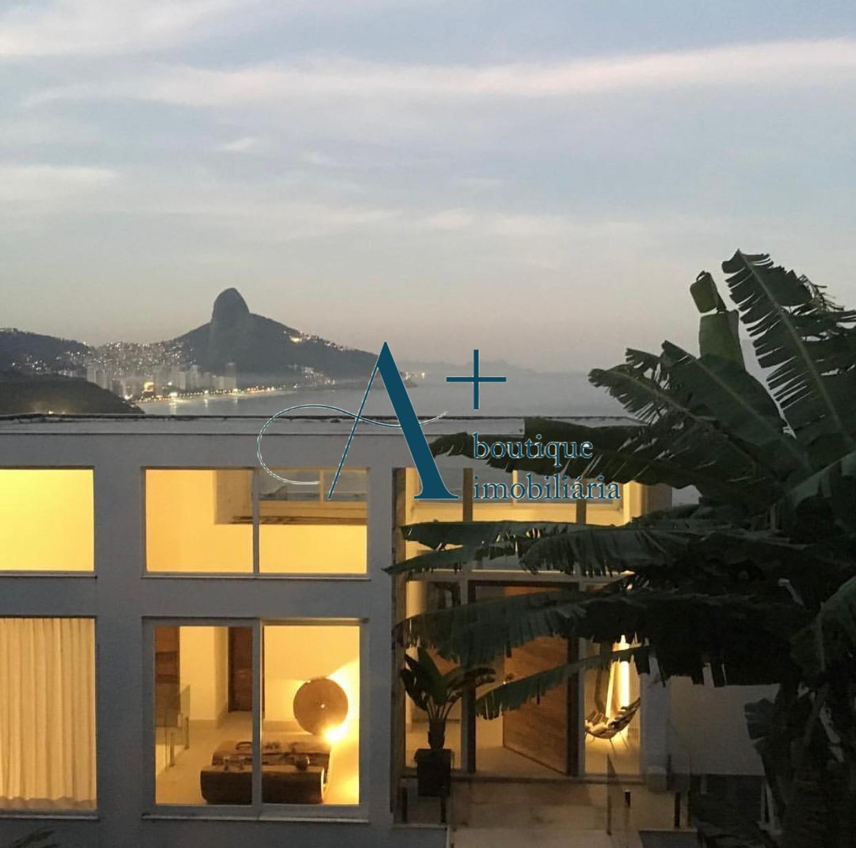 Mansão Cinematográfica no Joá: Porteira Fechada, 467m², 5 Suítes, Lazer Completo e Vista Privilegiada