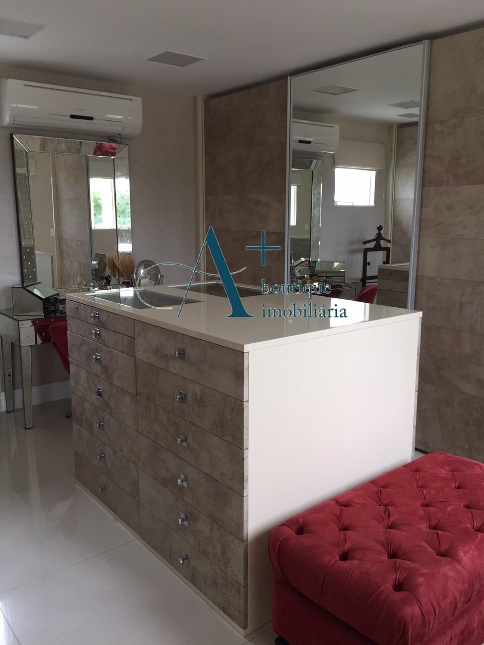 Deslumbrante Mansão no Condo. Del Lago Barra da Tijuca - Porteira Fechada