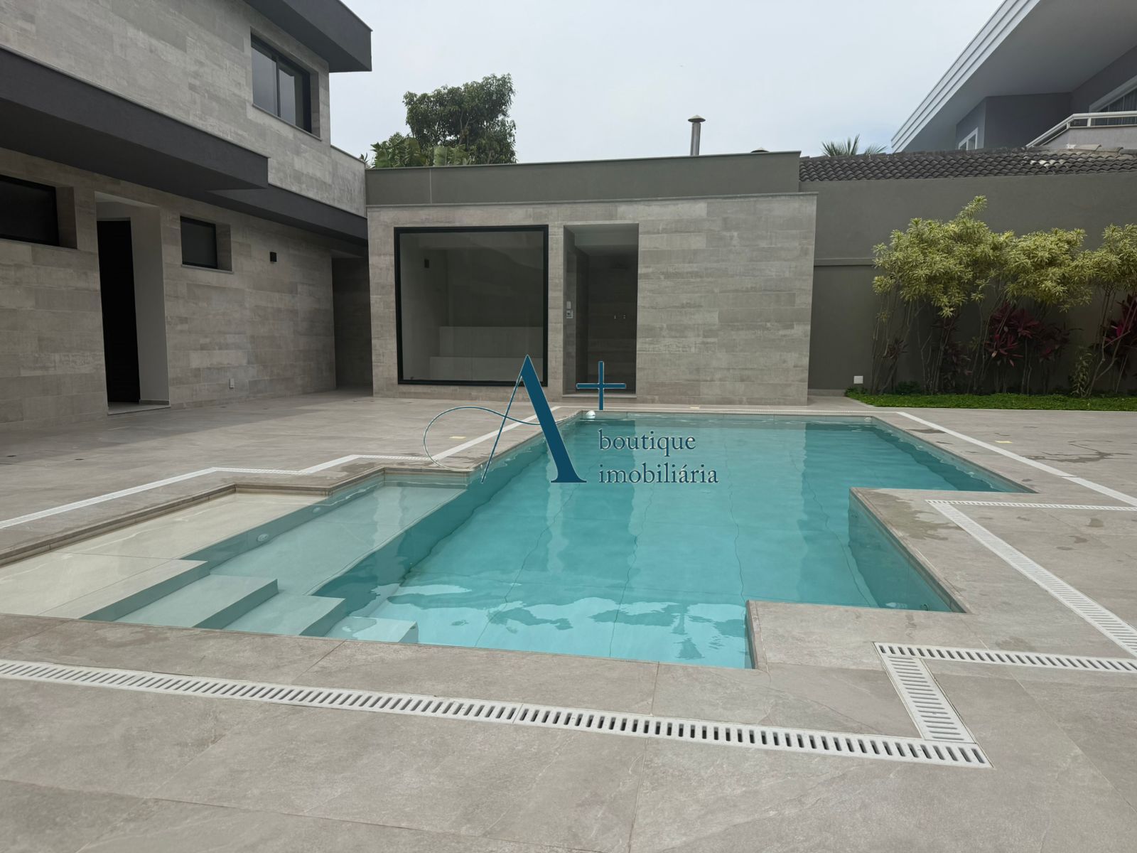 Mansão Contemporânea Santa Mônica Jardins | 1.100m² | 7 Suítes | Sustentabilidade e Tecnologia 