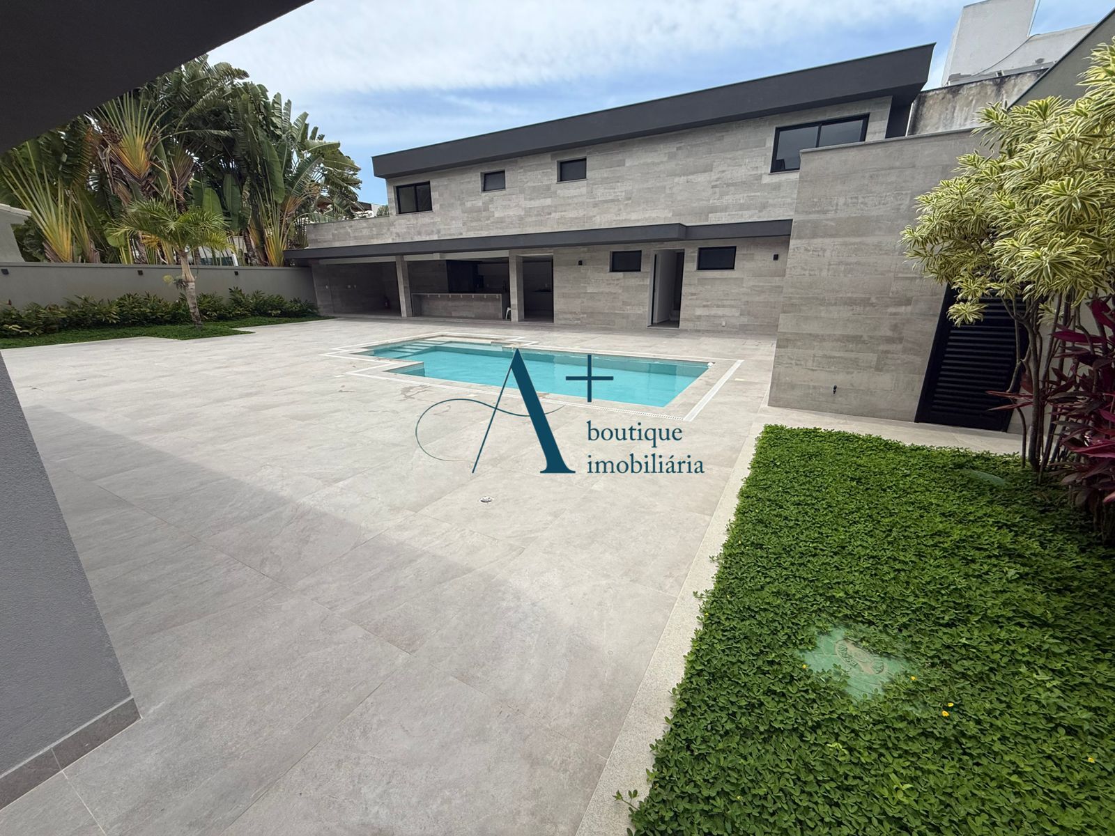 Mansão Contemporânea Santa Mônica Jardins | 1.100m² | 7 Suítes | Sustentabilidade e Tecnologia 